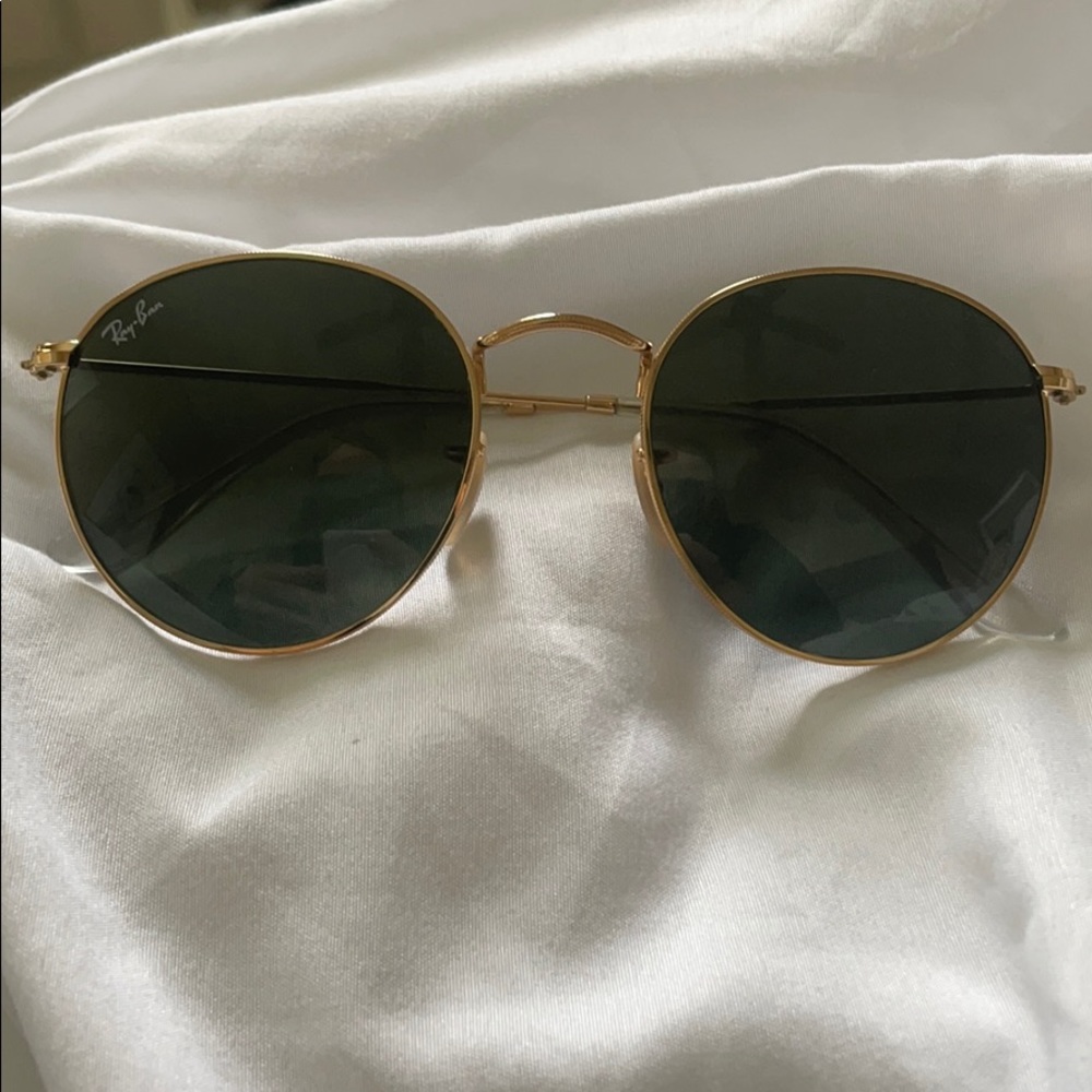 Round Ray Ban women’s sunglasses, barely worn